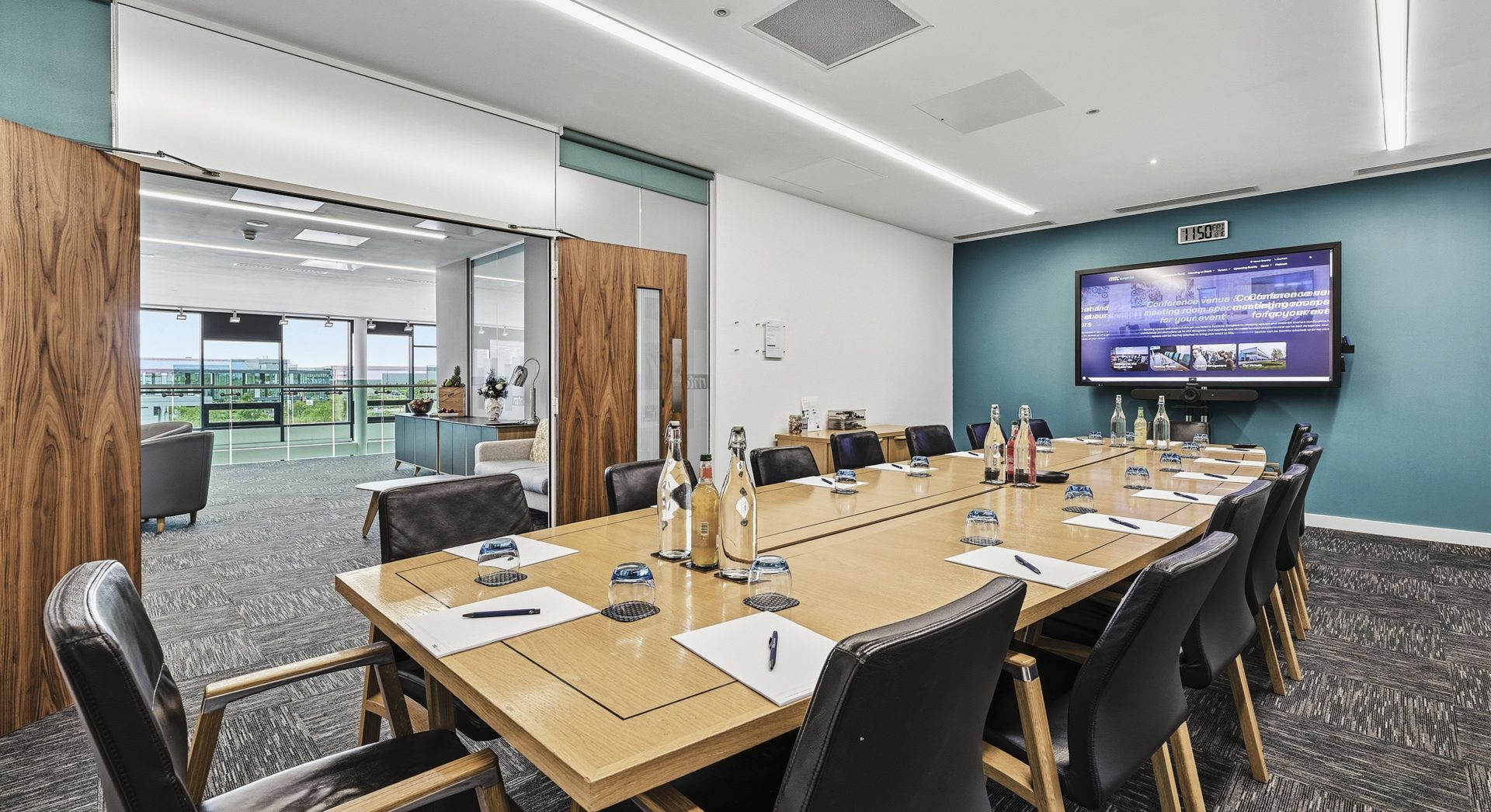 Business Lounge 1